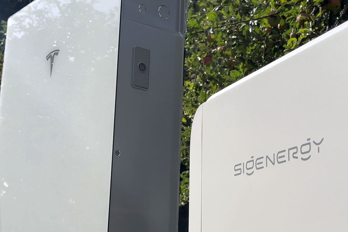 Tesla Powerwall 3 and Sigenergy SigenStor - Web Quality Tesla Powerwall 3 and Sigenergy SigenStor - Web Quality