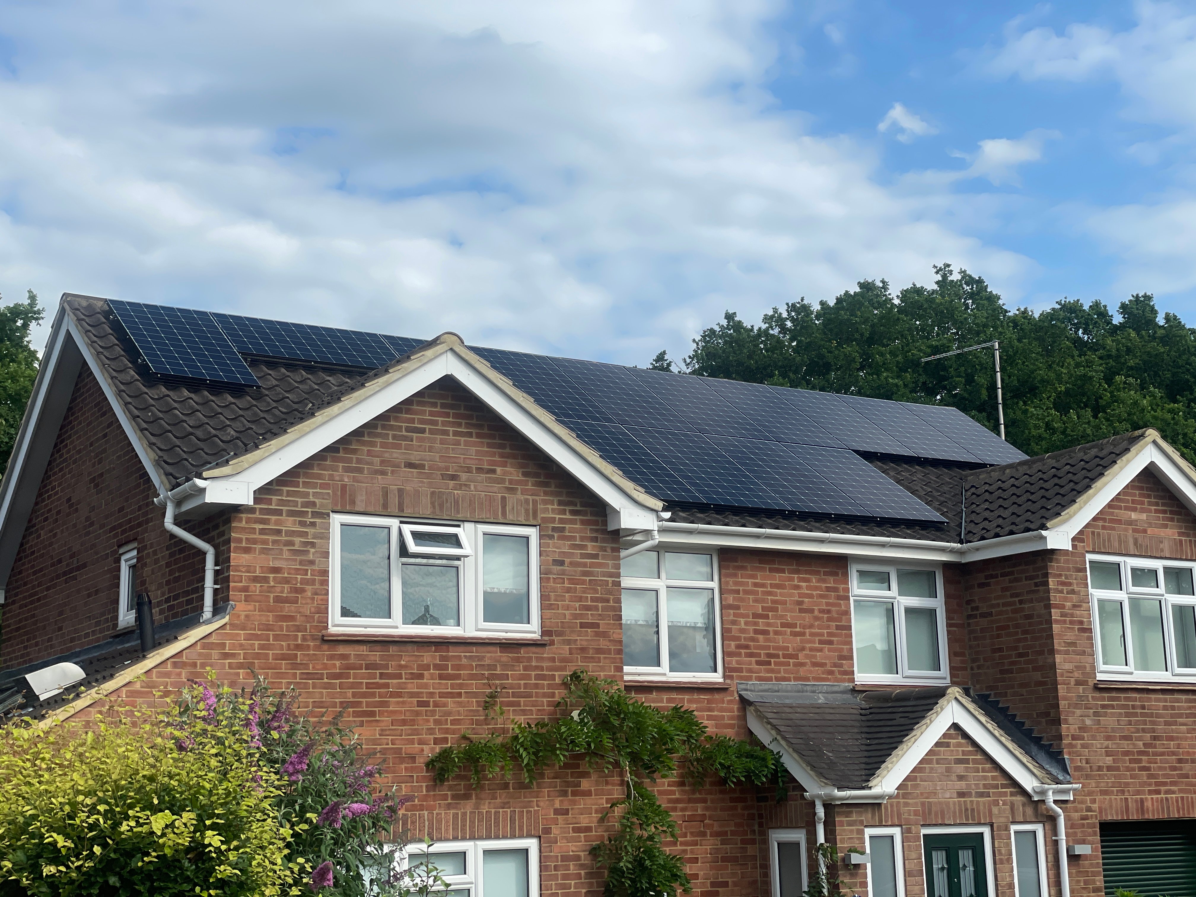 Woking, Surrey - 14.35 kWp (June '23)